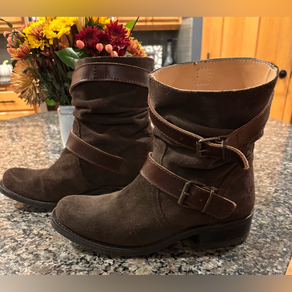 NWOT Sendra Women’s Brown Suede Harness Biker Boots, Style 9235, Size 7